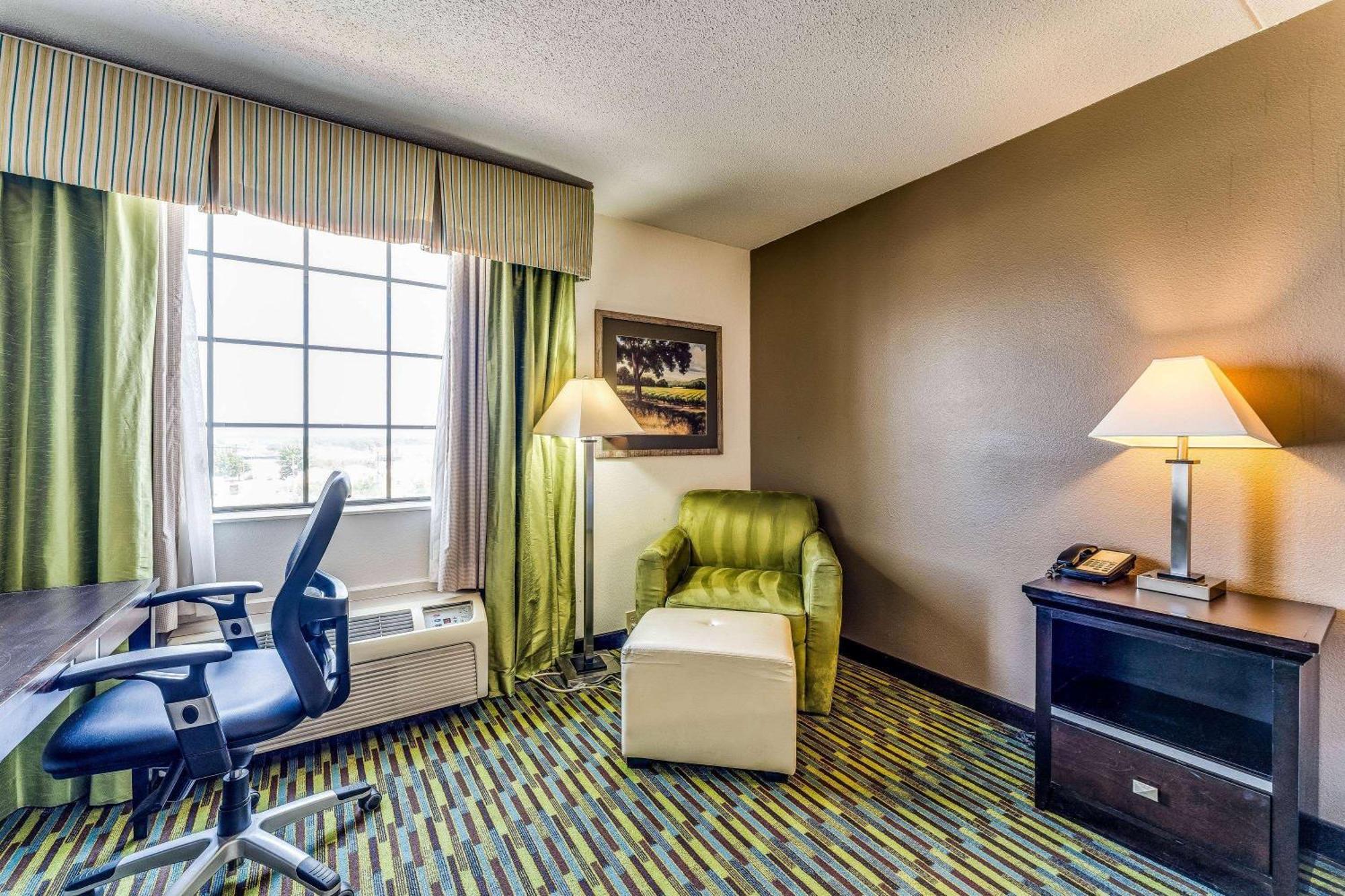 Hotel Wyndham Garden Wichita Downtown Exteriér fotografie