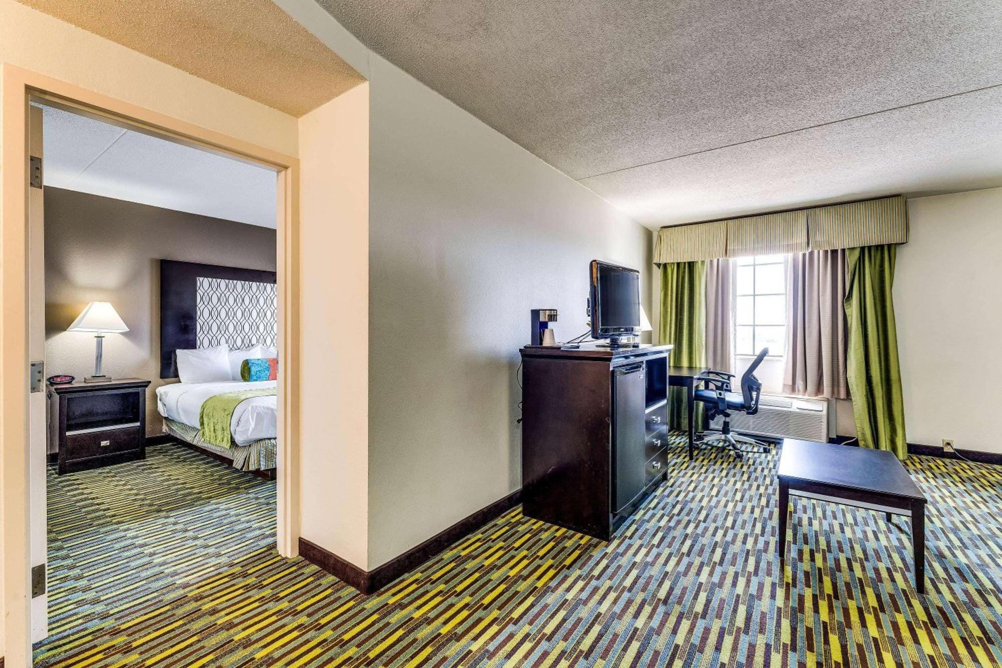 Hotel Wyndham Garden Wichita Downtown Exteriér fotografie