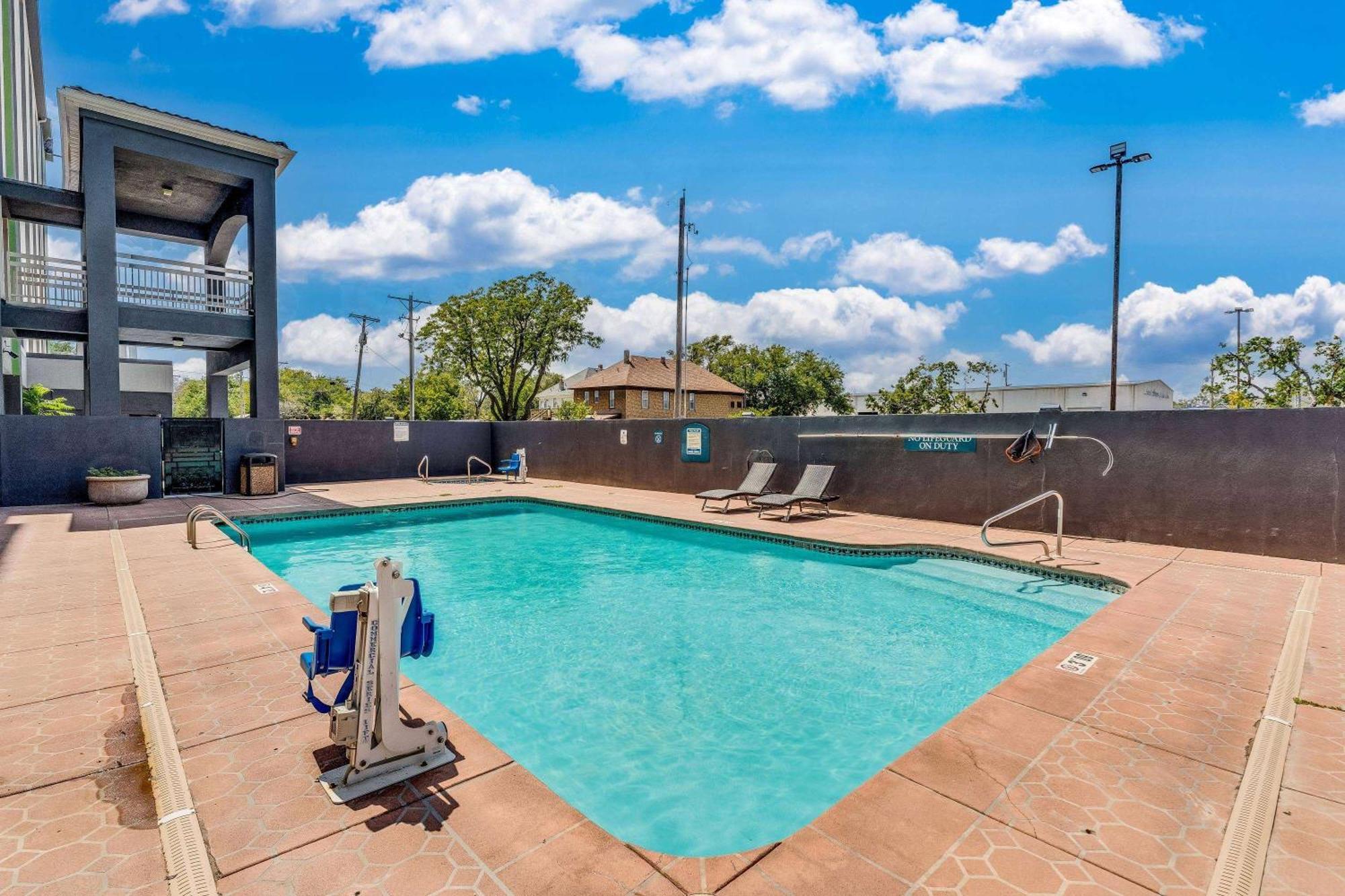 Hotel Wyndham Garden Wichita Downtown Exteriér fotografie