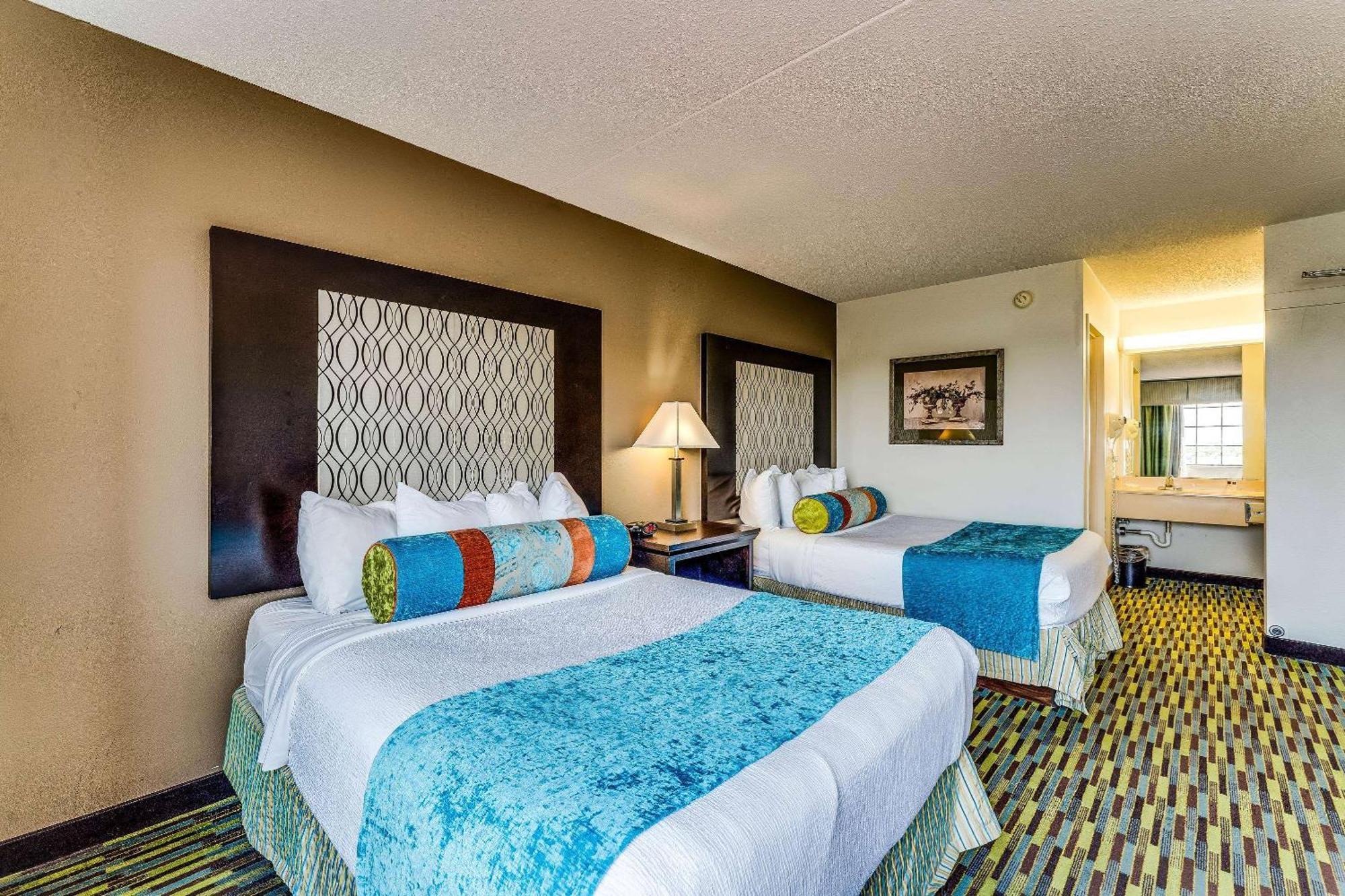 Hotel Wyndham Garden Wichita Downtown Exteriér fotografie