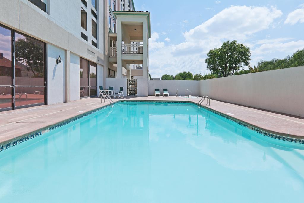 Hotel Wyndham Garden Wichita Downtown Exteriér fotografie