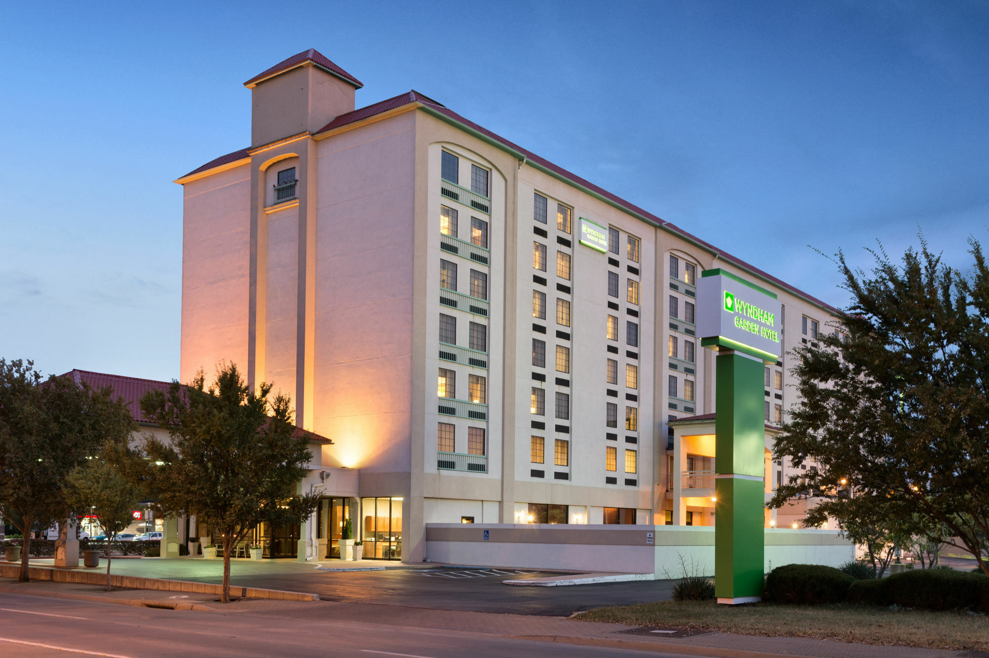 Hotel Wyndham Garden Wichita Downtown Exteriér fotografie